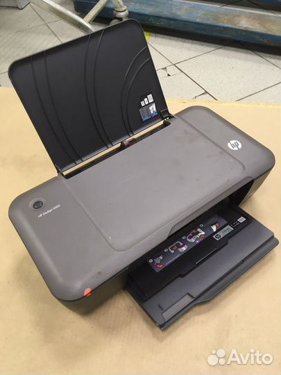 Струйный принтер HP Deskjet 1000 Printer J110a