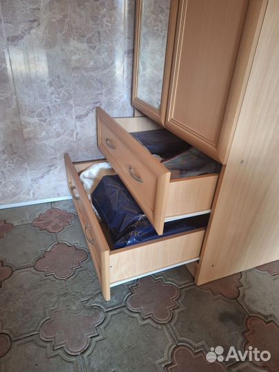 Шкаф