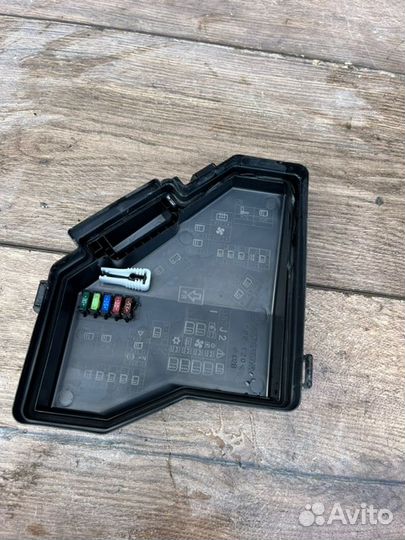 Крышка блока предохранителей Honda Civic 4D 1.3