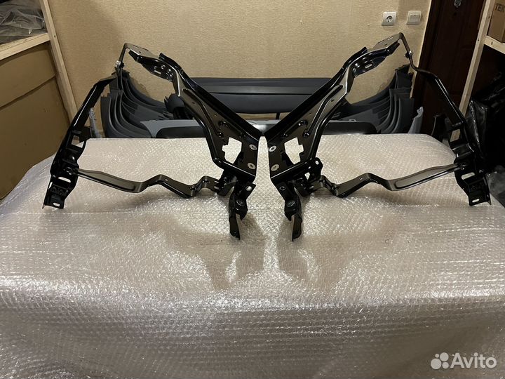 Комплект кронштейнов крепления фар Mercedes W204