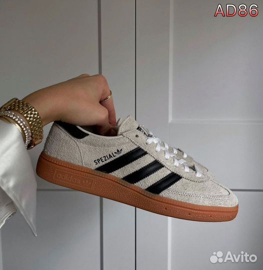 Кроссовки adidas spezial