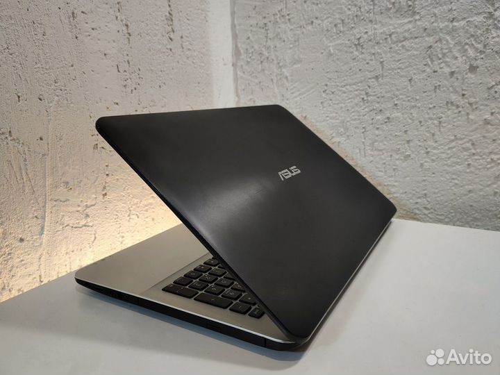 Ноутбук Asus: Core i3 4030U, 8GB, SSD, GT 820M 2GB