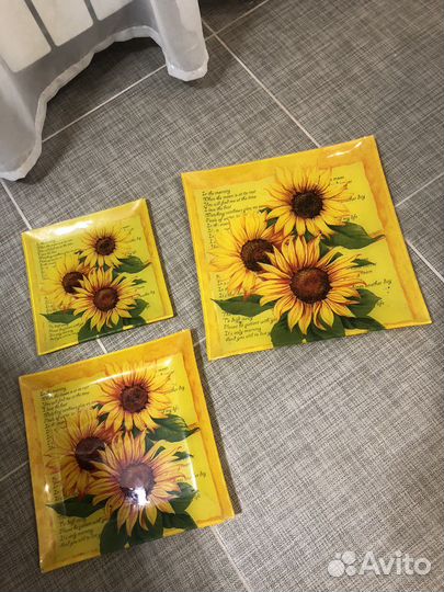 Набор тарелок с ярким рисунком