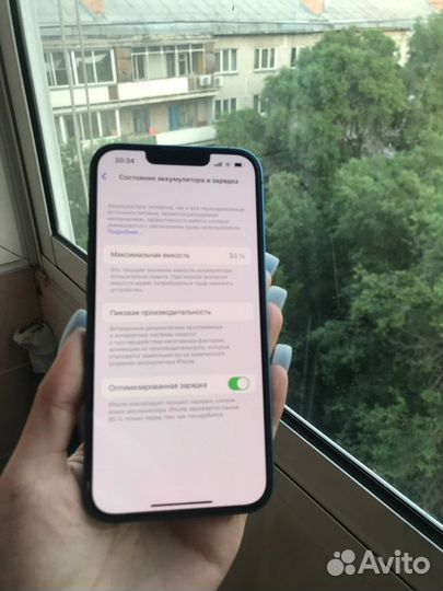 Телефон iPhone 13