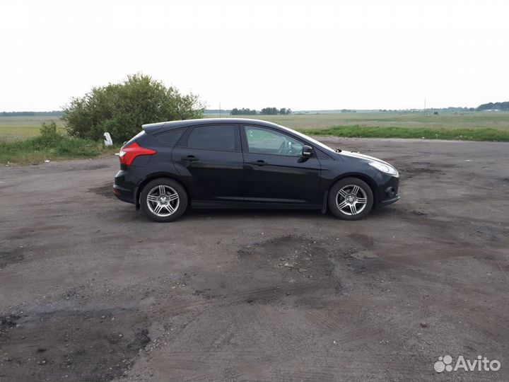 Ford Focus 1.6 МТ, 2013, битый, 480 000 км