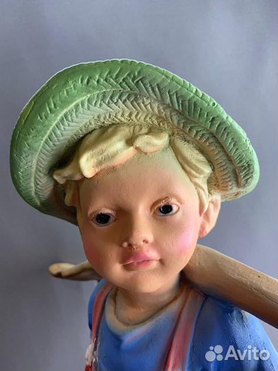 Садовая фигура Сказка Мальчик с коромыслом с корзи