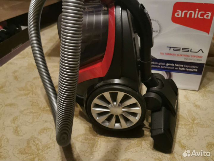 Пылесос Arnica Tesla красный