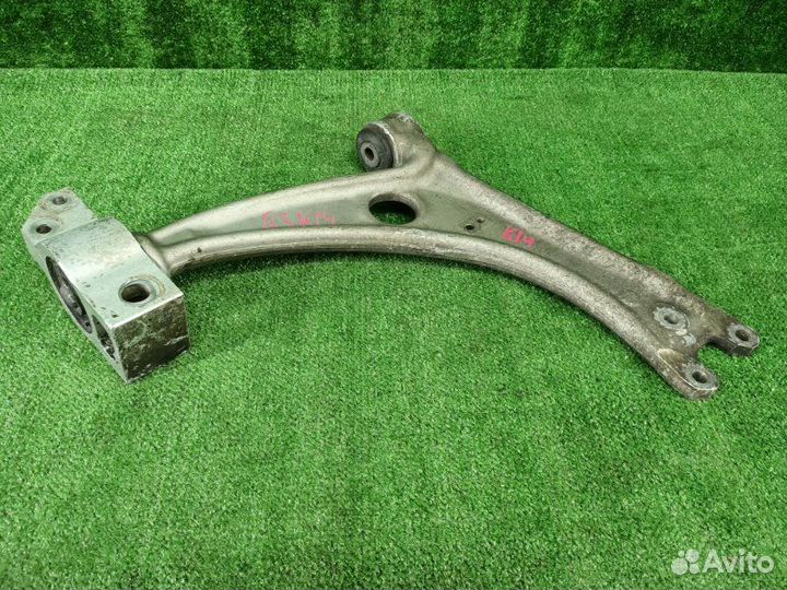 Рычаг передний нижний правый Audi Q3 8U