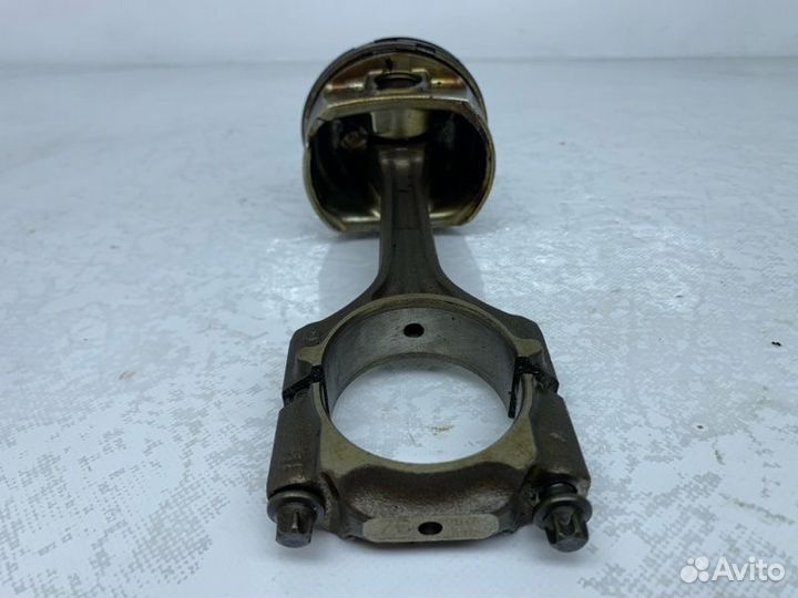 Поршень Audi A4 B7 2.0