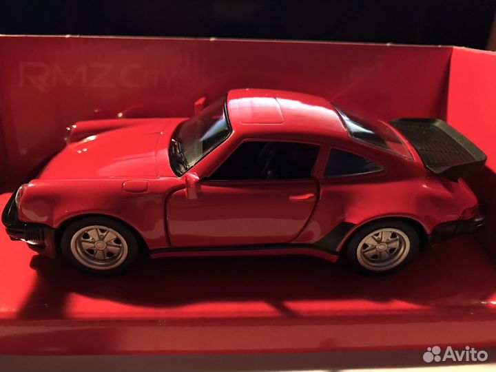 Модель автомобиля porsche 930 turbo, масштаб 1:32