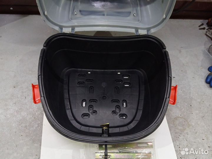 Кофр 26л спинка пассажира, отражатель, замок