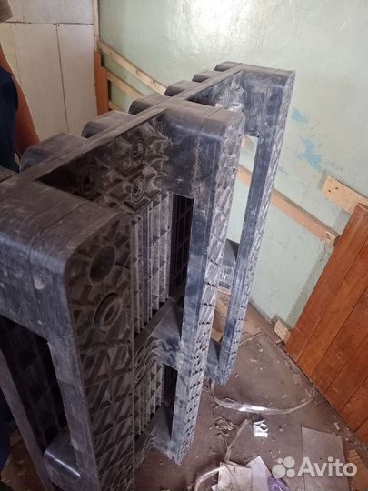 Пластиковые поддоны