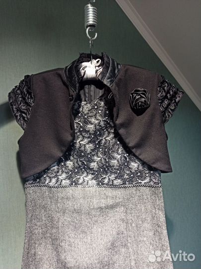 Серое платье
