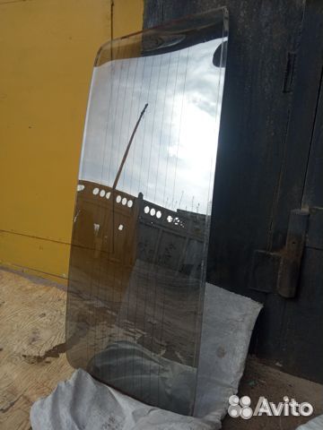 Заднее стекло и брызговики правый и левый ваз 2106