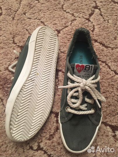 Кеды, очень удобные. 38 размер