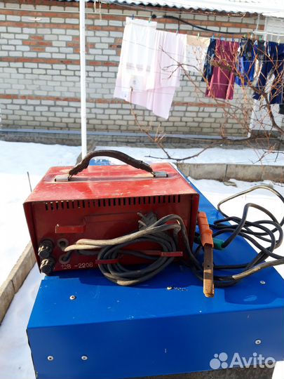 Пуско-зарядное устройство 