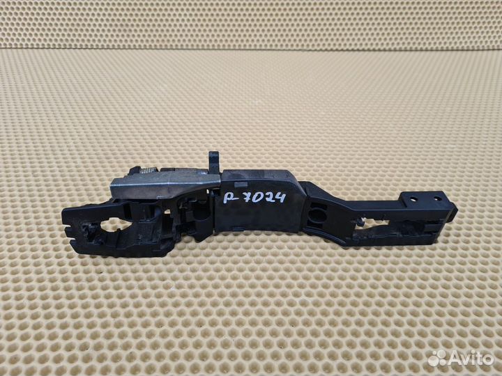 Кронштейн ручки двери правый Infiniti