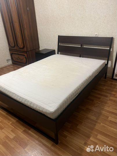 Кровать двуспальная 160*200 lKEA с тумбой