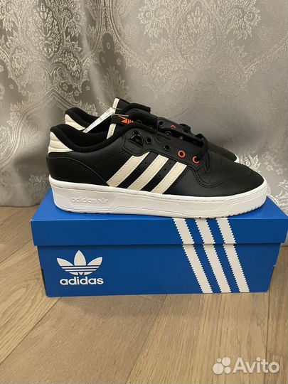 Кроссовки (кеды)adidas р.8,р.8,5 )