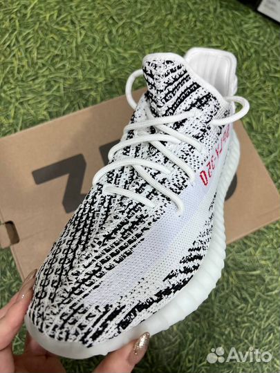 Кроссовки adidas yezzy boost zebra