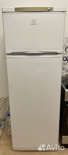 Холодильник Indesit ST167.028