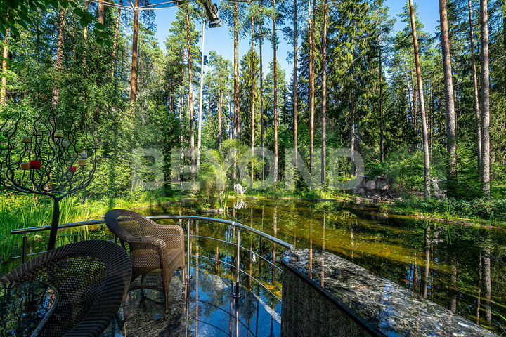 Дом 1348 м² на участке 1,89 га