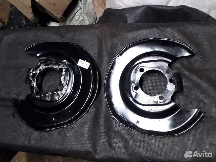 Щиток тормозного диска Toyota Corolla