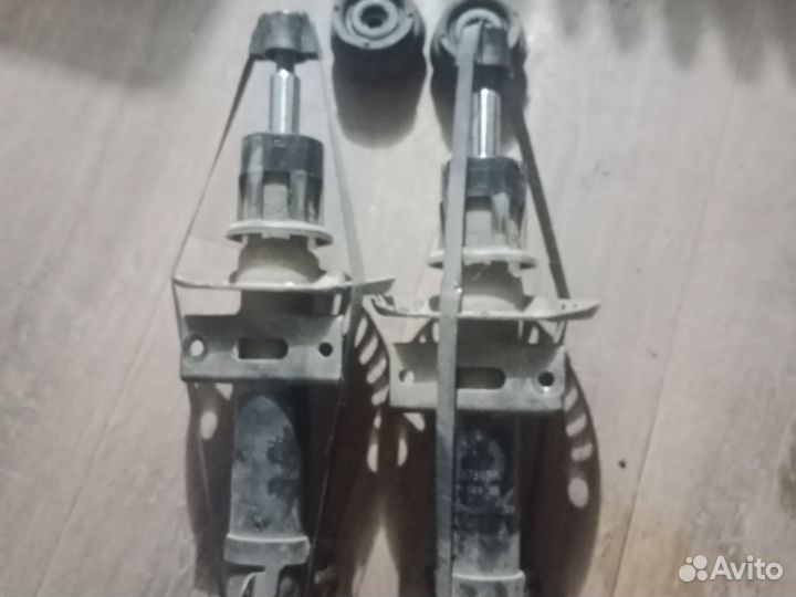 Передние стойки на Volkswagen Polo