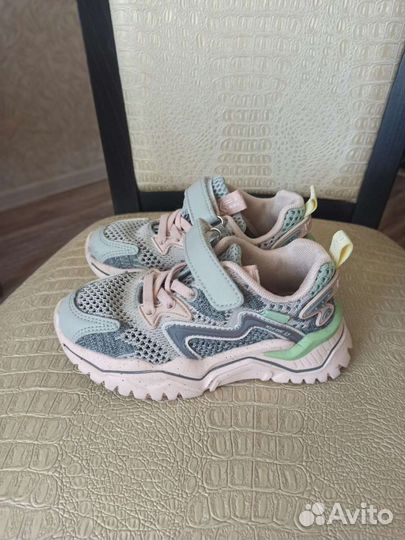 Кроссовки для девочки 28