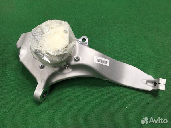 Поворотный кулак передний правый Range Rover L405