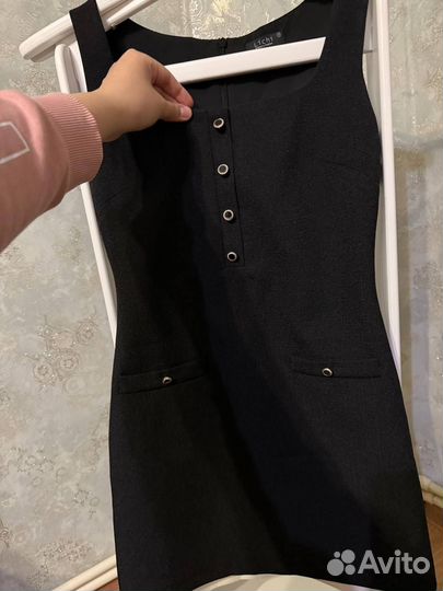 Платье на широких бретелях Lichi