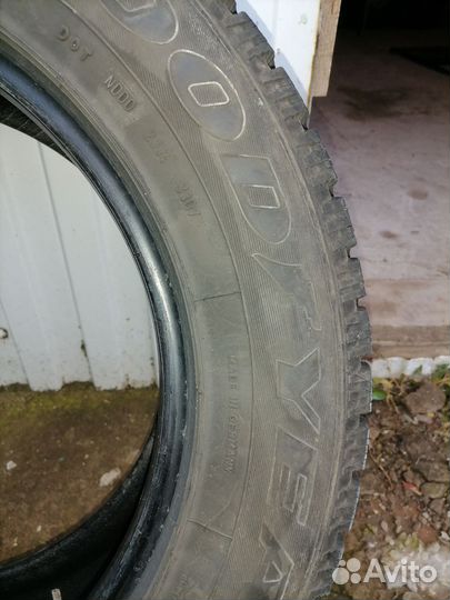 Goodyear UltraGrip 500 225/65 R17