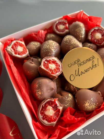 Клубника в шоколаде с малиной