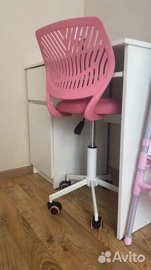 Компьютерный стол,стул и полка