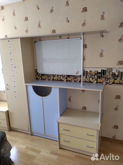 Детский стол со шкафом+ шкаф-купе