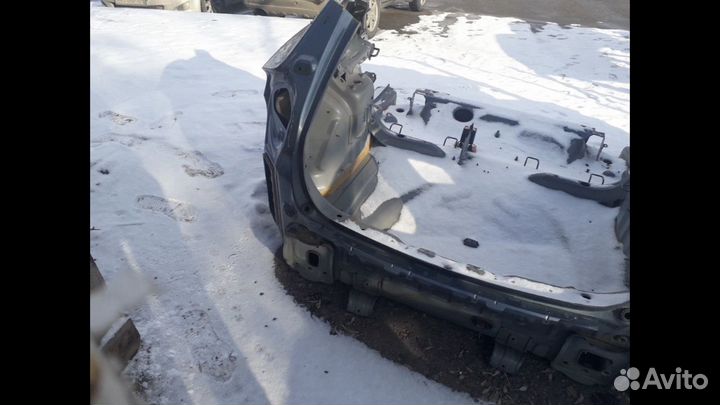 Задняя левая четверть Volvo v40 cross country