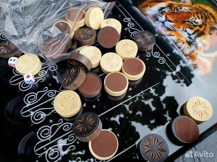 Нарды под стеклом