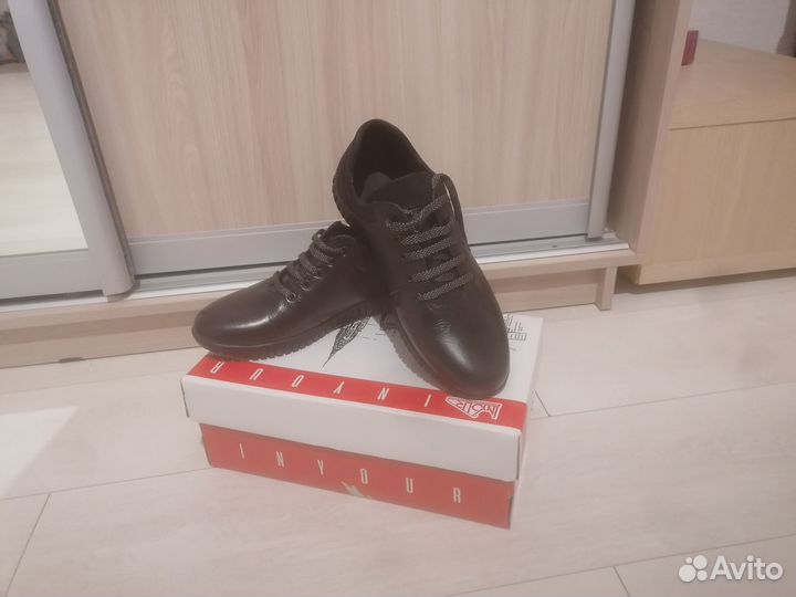 Кроссовки мужские новые 41