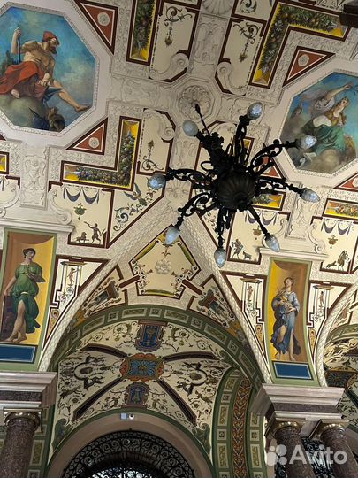 Индивидуальные экскурсии по парадным и дворам