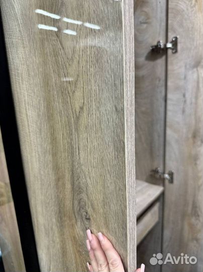 Шкаф в наличии с зеркалом