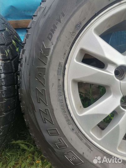 Bridgestone Blizzak DM-V1 285/65 R17