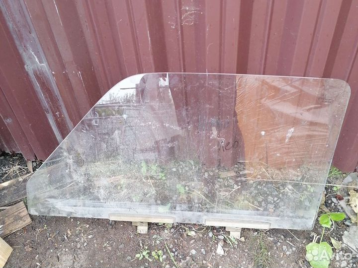 Стекло дверное боковое Нива 2121 2123