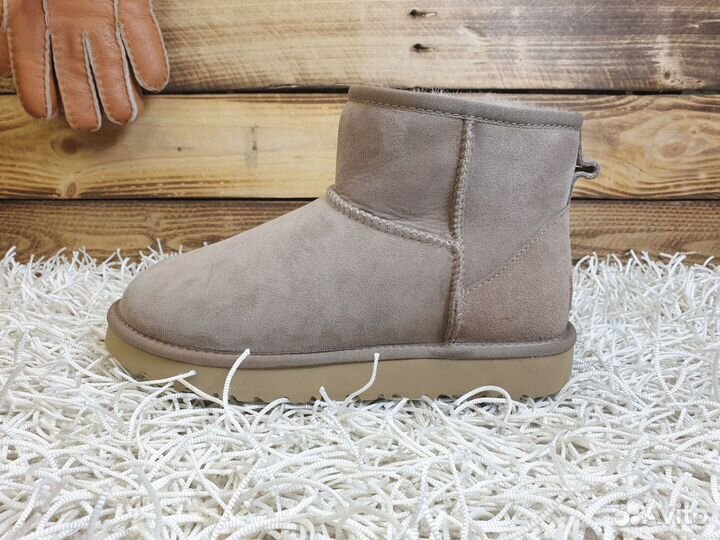 UGG Classic Mini II