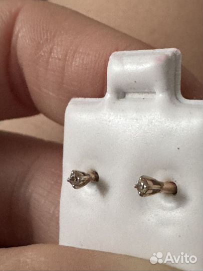 Золотые гвоздики с фианитами