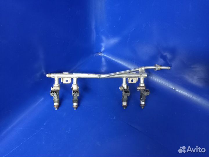 Топливная рампа с форсунками LADA Kalina 1