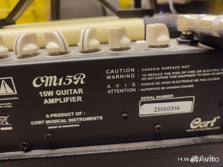 Гитарный комбоусилитель Cort CM15R