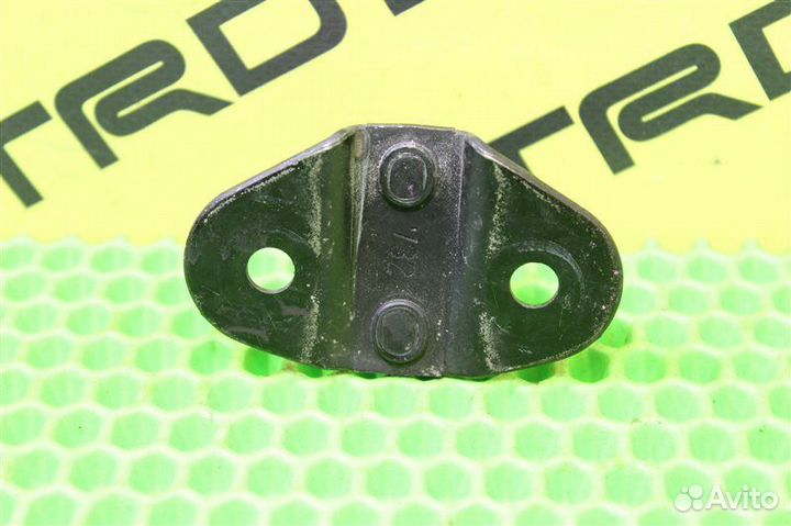 Петля замка багажника задняя Nissan Vanette SK82MN