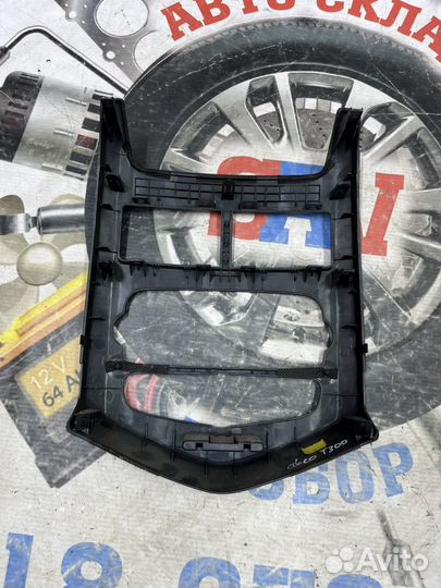 Центральная накладка парприза chevrolet aveo t300