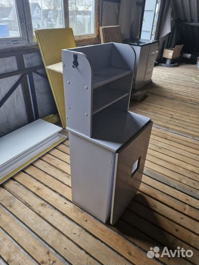 Маникюрный стол