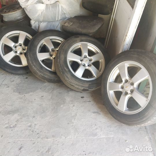 Kumho Solus KH17 R16